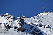 25 Maxi zoom in vetta al Resegone innevato